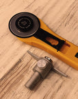 Rollschneider mit Zuschneidehilfe Karlchen